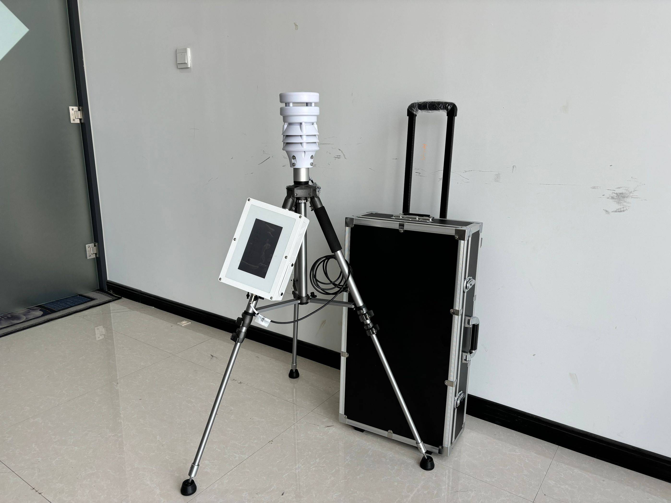 手持式便携式气象仪 随时随地的气象监测专家